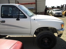 1990 TOYOTA TRUCK WHITE 2.4L MT 4WD Z15025